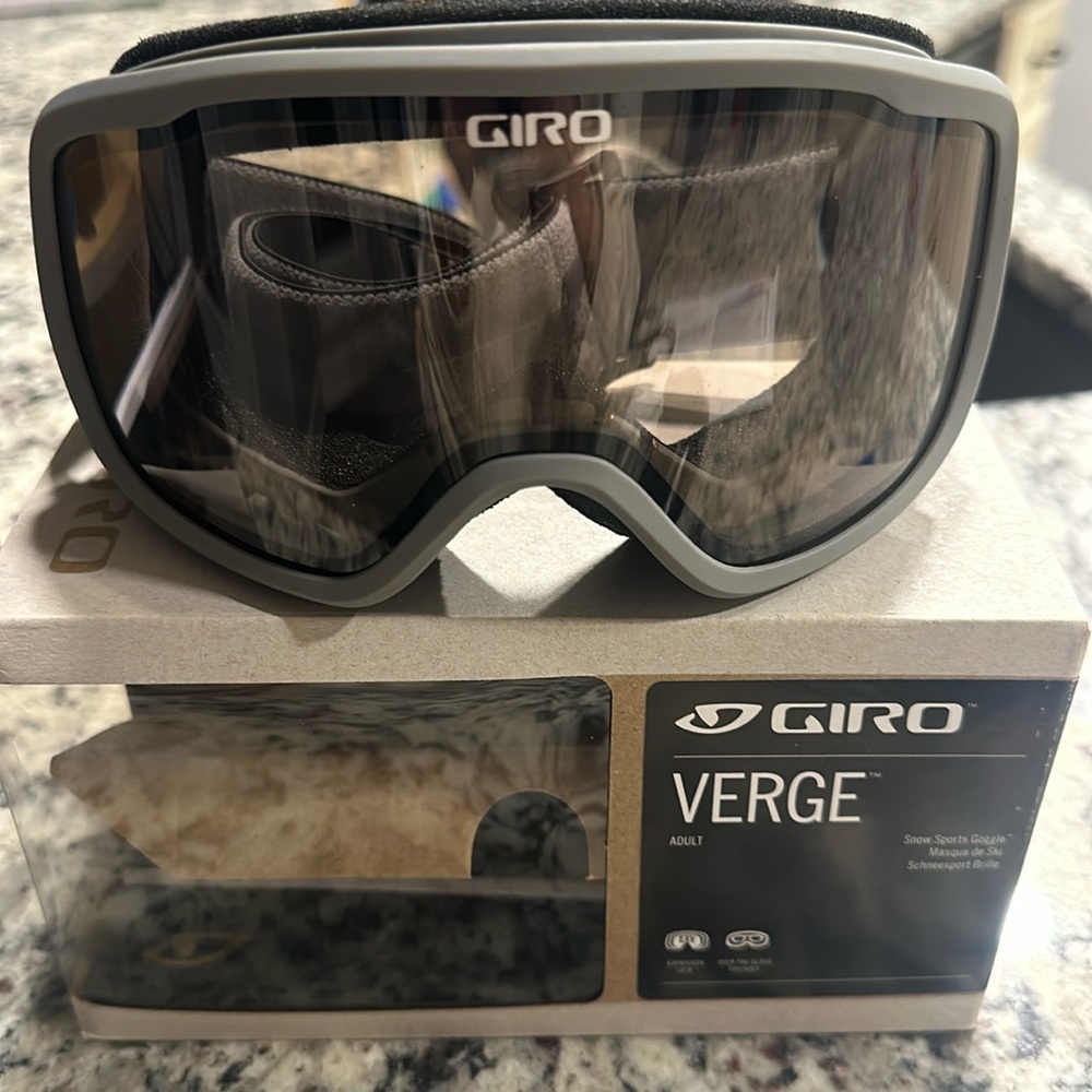Giro Verge ski goggles.  Adult